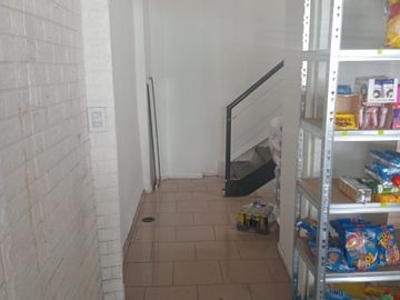 Venta de 2 Locales Comerciales en Recoleta con Rentabilidad del 7%