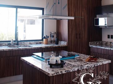 SE VENDE CASA EN CONDADO DEL VALLE SECCION BELARDIA, MOD. ALBA