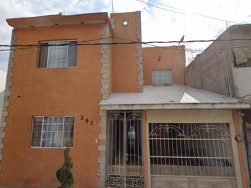 PRECIOSA CASA EN VENTA EN AQUILES SERDÁN, ZONA CENTRO, LERDO, DURANGO.