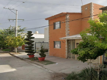 PRECIOSA CASA EN VENTA EN AQUILES SERDÁN, ZONA CENTRO, LERDO, DURANGO.