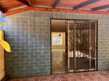 Oportunidad!!  Casa de 4 dormitorios y 2 baños en San Bernardo