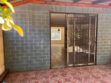 Oportunidad!!  Casa de 4 dormitorios y 2 baños en San Bernardo