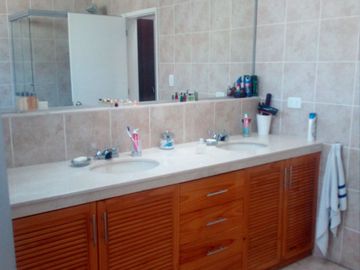 VENDO LINDA CASA Calle   El Rincon   III etapa La Planicie La Molina BAJO DE PRECIO