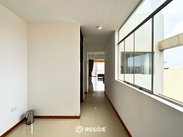 Departamento triplex de 4 dormitorios en Urb. El Recreo Trujillo
