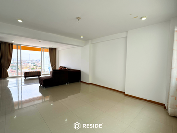 Departamento triplex de 4 dormitorios en Urb. El Recreo Trujillo