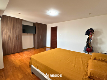 Departamento triplex de 4 dormitorios en Urb. El Recreo Trujillo