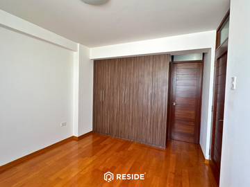 Departamento triplex de 4 dormitorios en Urb. El Recreo Trujillo
