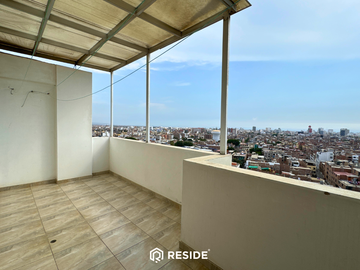Departamento triplex de 4 dormitorios en Urb. El Recreo Trujillo