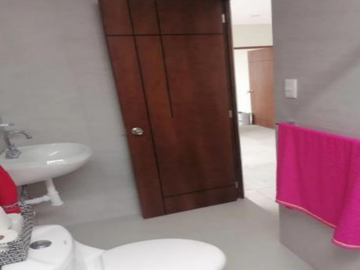 PRECIOSA CASA EN VENTA EN PASEO DEL HAYA, RINCONADAS DEL BOSQUE, MOROLEÓN, GUANAJUATO.