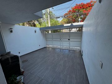 Casa en venta en Parques del Bosque, atrás del ITESO