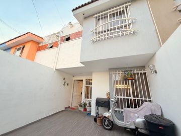 Casa en venta en Parques del Bosque, atrás del ITESO