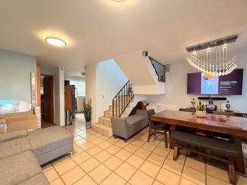Casa en venta en Parques del Bosque, atrás del ITESO