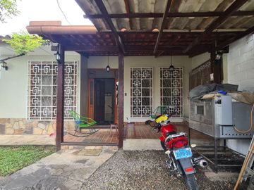 En venta: Hermosa casa privada con amplio jardín en la Banda de Shilcayo, Tarapoto.