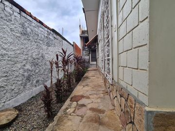 En venta: Hermosa casa privada con amplio jardín en la Banda de Shilcayo, Tarapoto.