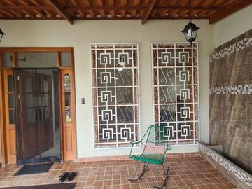 En venta: Hermosa casa privada con amplio jardín en la Banda de Shilcayo, Tarapoto.