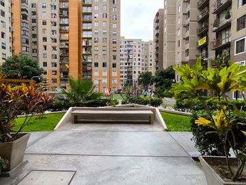 Amplio Flat 82 M2 Piso 10