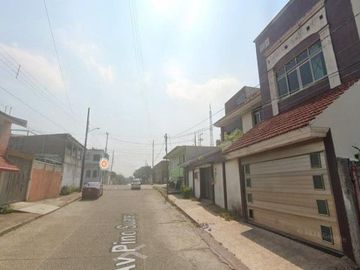 CASA Adj s pos. en José María Pino Suárez, Benito Juárez Norte, 96576 Coatzacoalcos, Veracruz.