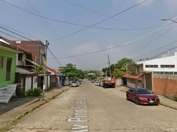 CASA Adj s pos. en José María Pino Suárez, Benito Juárez Norte, 96576 Coatzacoalcos, Veracruz.