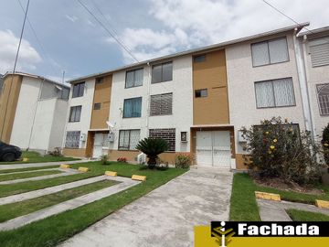 Casa de venta Pomasqui, La Campiña, 3 pisos, dormitorios amplios, piscina, seguridad, sala comunal
