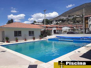 Casa de venta Pomasqui, La Campiña, 3 pisos, dormitorios amplios, piscina, seguridad, sala comunal