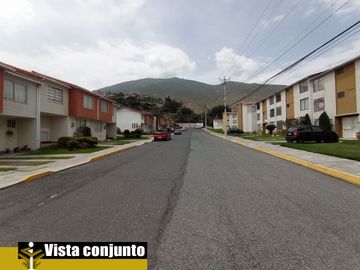 Casa de venta Pomasqui, La Campiña, 3 pisos, dormitorios amplios, piscina, seguridad, sala comunal