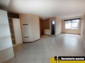 Casa de venta Pomasqui, La Campiña, 3 pisos, dormitorios amplios, piscina, seguridad, sala comunal