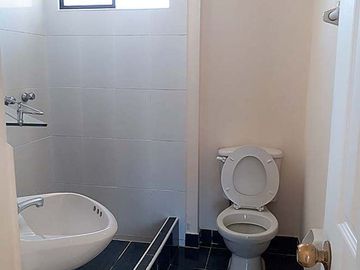 Casa de venta Pomasqui, La Campiña, 3 pisos, dormitorios amplios, piscina, seguridad, sala comunal