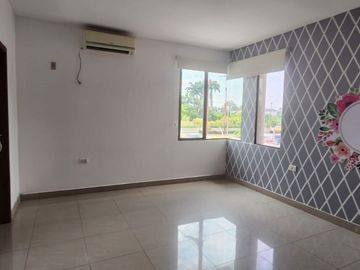 Samborondon, Venta de Casa 4 dormitorios con piscina