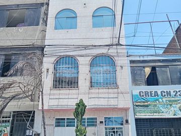 Casa De 4 Departamentos, Muy Bien Distribuida, ¡en Venta! Ideal para casa u oficinas.