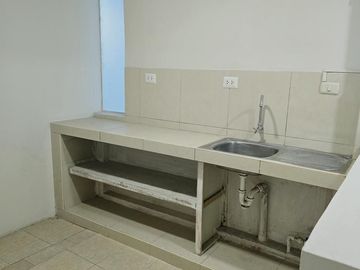 Casa De 4 Departamentos, Muy Bien Distribuida, ¡en Venta! Ideal para casa u oficinas.