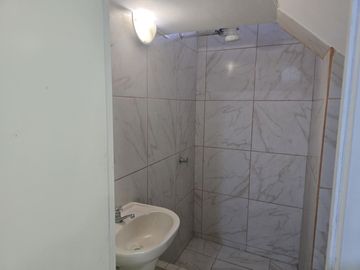 Casa De 4 Departamentos, Muy Bien Distribuida, ¡en Venta! Ideal para casa u oficinas.
