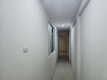 Casa De 4 Departamentos, Muy Bien Distribuida, ¡en Venta! Ideal para casa u oficinas.