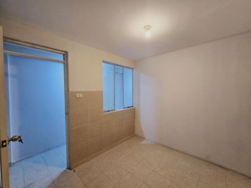 Casa De 4 Departamentos, Muy Bien Distribuida, ¡en Venta! Ideal para casa u oficinas.