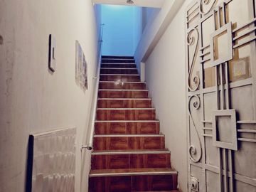 Casa De 4 Departamentos, Muy Bien Distribuida, ¡en Venta! Ideal para casa u oficinas.