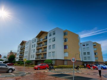 APARTAMENTO recien REMODELADO con excelentes ACABADOS en VENTA en una de las zonas mas exclsivas de Madrid Cundinamarca