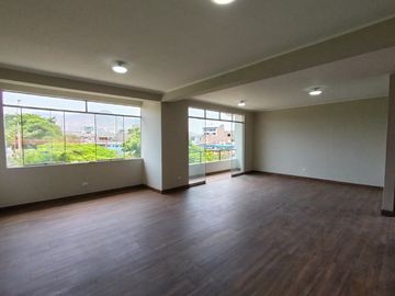Vendo Gran Departamento En San Juan De Lurigancho De 138.44 M2 En Piso 3