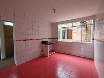 Vendo Gran Departamento En San Juan De Lurigancho De 138.44 M2 En Piso 3