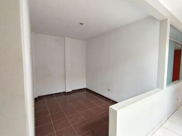 Vendo Gran Departamento En San Juan De Lurigancho De 138.44 M2 En Piso 3