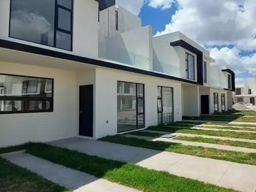 Venta de casa en Pachuca 3 Recamaras, 1 Recamara con baño completo planta baja a 10 minutos de la UAEH