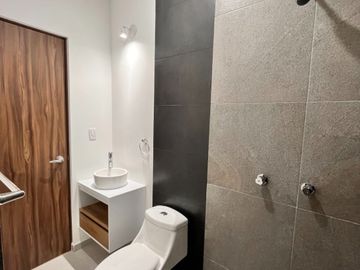 Venta de casa en Pachuca 3 Recamaras, 1 Recamara con baño completo planta baja a 10 minutos de la UAEH