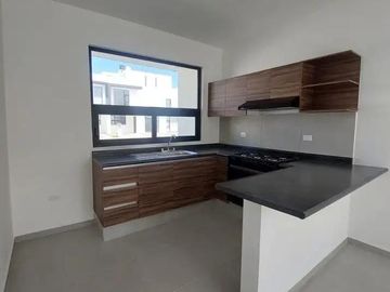 Venta de casa en Pachuca 3 Recamaras, 1 Recamara con baño completo planta baja a 10 minutos de la UAEH