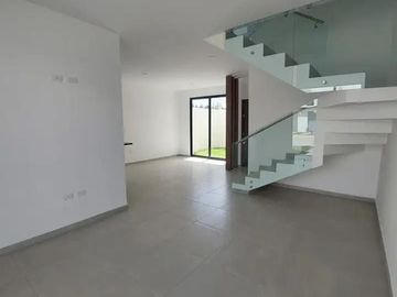 Venta de casa en Pachuca 3 Recamaras, 1 Recamara con baño completo planta baja a 10 minutos de la UAEH