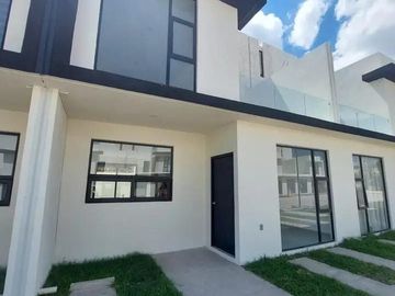 Venta de casa en Pachuca 3 Recamaras, 1 Recamara con baño completo planta baja a 10 minutos de la UAEH