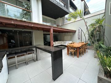 Lujoso departamento con preciosa área social en Chacarilla  🏡💫