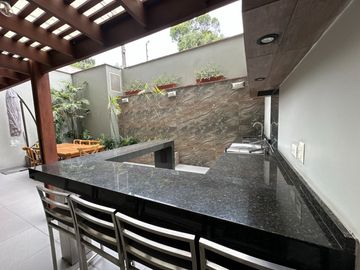 Lujoso departamento con preciosa área social en Chacarilla  🏡💫