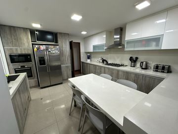 Lujoso departamento con preciosa área social en Chacarilla  🏡💫