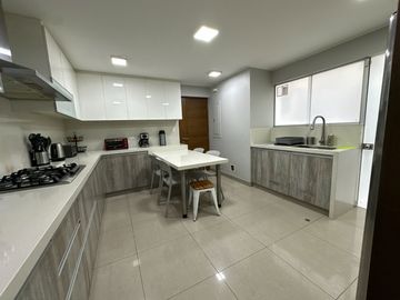 Lujoso departamento con preciosa área social en Chacarilla  🏡💫