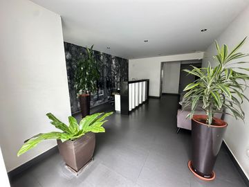 Lujoso departamento con preciosa área social en Chacarilla  🏡💫