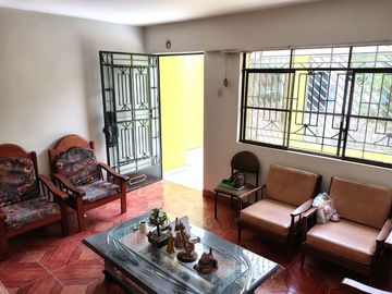 ¡EN VENTA INMENSA CASA CON PISCINA PARA NIÑOS EN SJL!