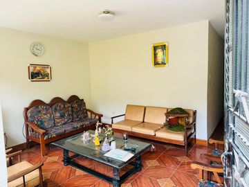 ¡EN VENTA INMENSA CASA CON PISCINA PARA NIÑOS EN SJL!